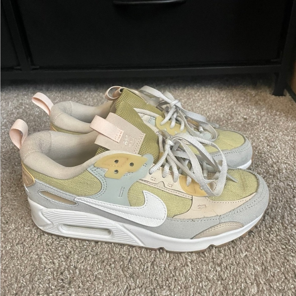 Nike Air Max Sneakers in Green and White and Blue 6.5